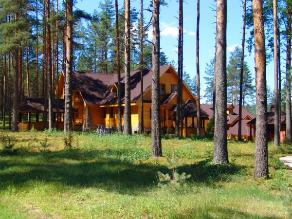 娱乐基地很狭窄.