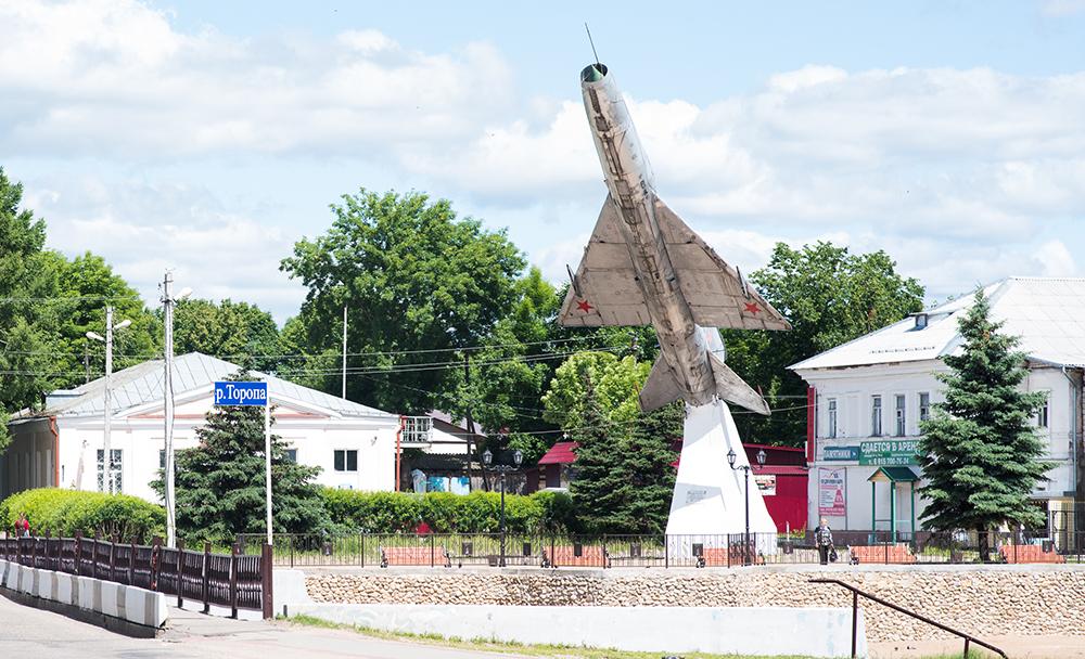 Monument in honor of the 40th anniversary of the Victory