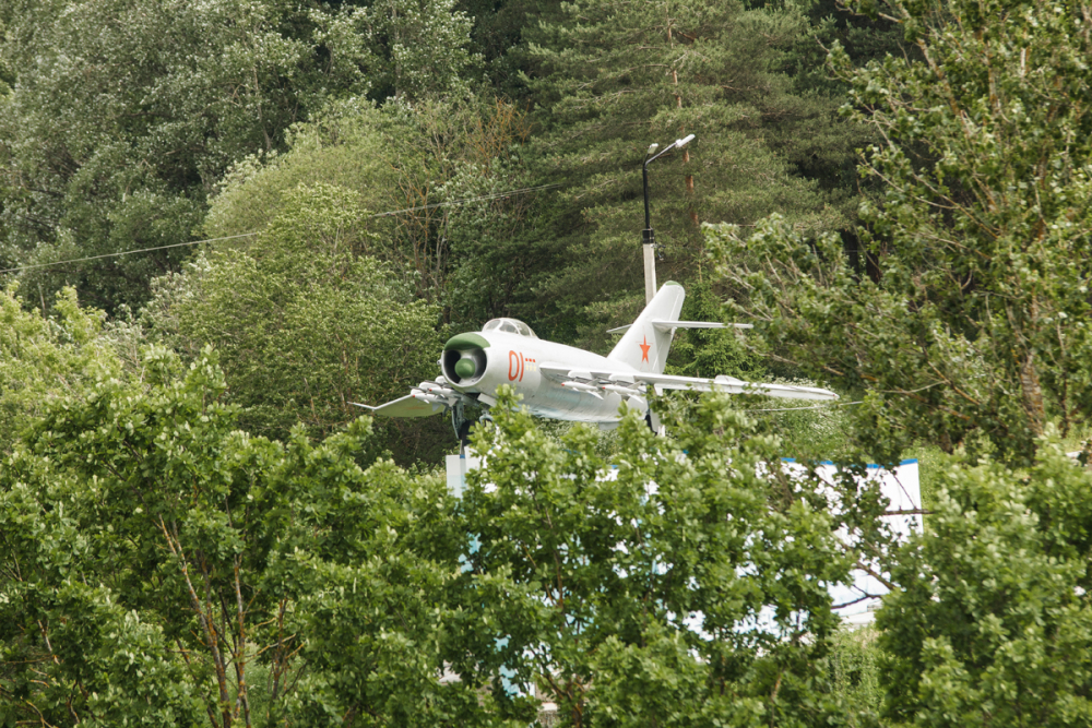 Монумент самолет МИГ-17 ПФУ