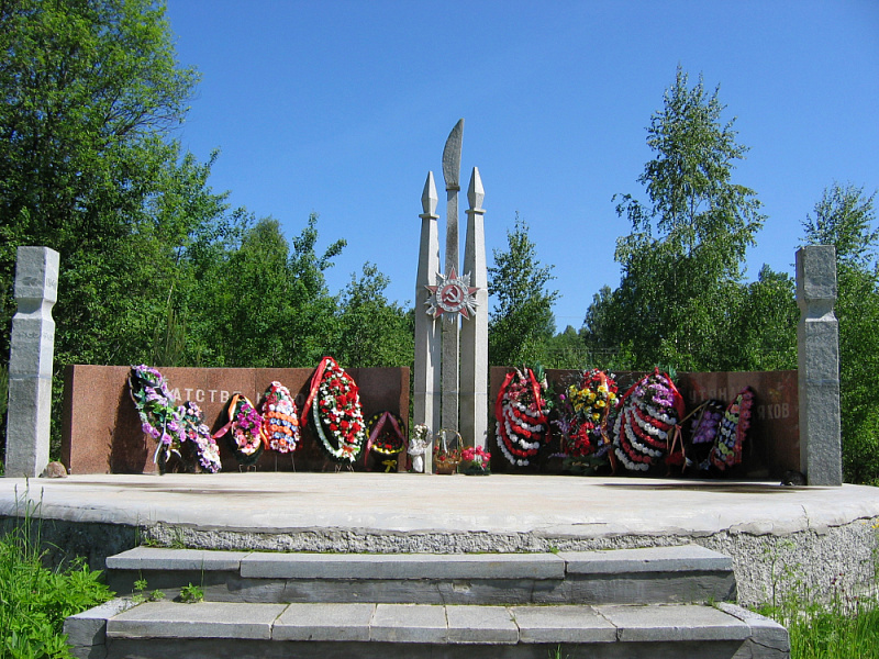 Мемориал в честь воинов-якутян и Храм Николая Чудотворца